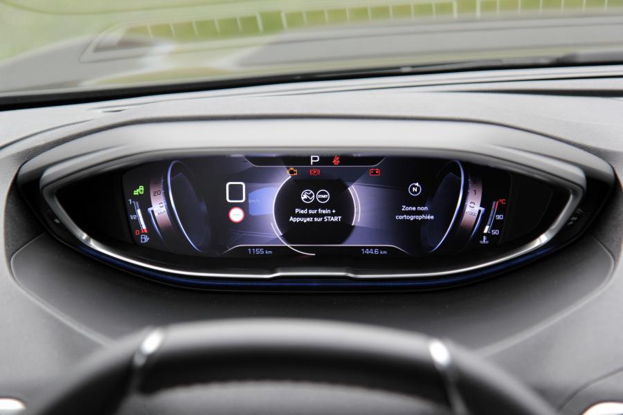 Панель приборов Peugeot 5008 GT Line 2016 года  (WW) (фото 9 из 35)